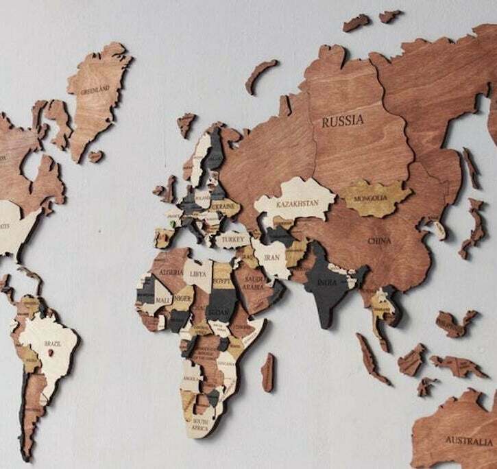 карта мира на стене